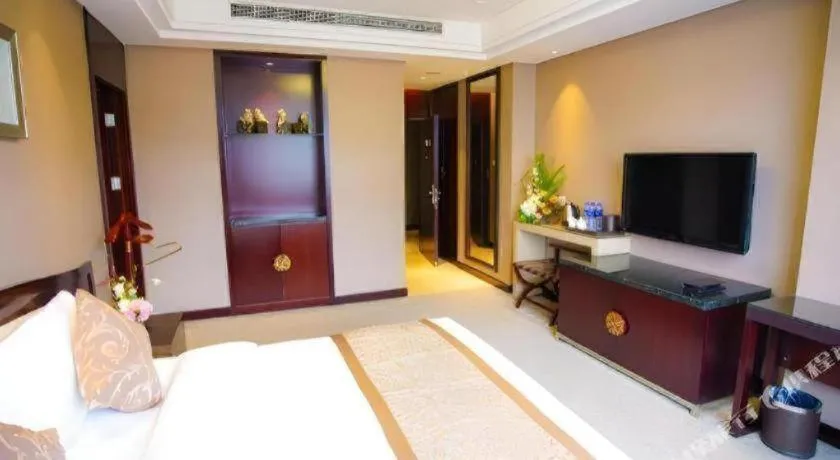 Bed in Xian Grand Soluxe International Hotel