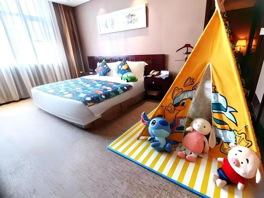 Bed in Xian Grand Soluxe International Hotel