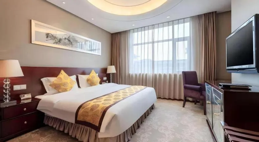 Bed in Xian Grand Soluxe International Hotel