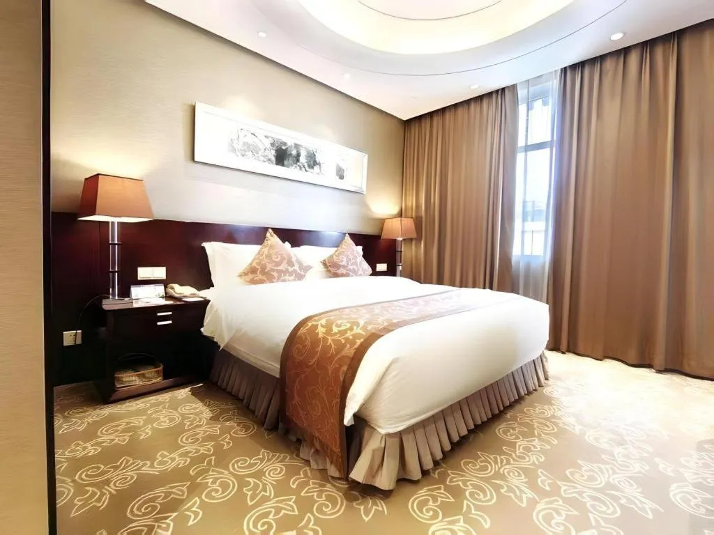Bed in Xian Grand Soluxe International Hotel