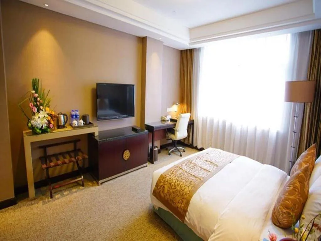 Bed in Xian Grand Soluxe International Hotel