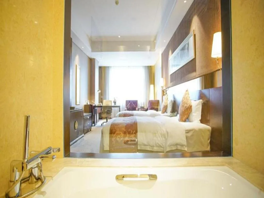 Bed in Xian Grand Soluxe International Hotel