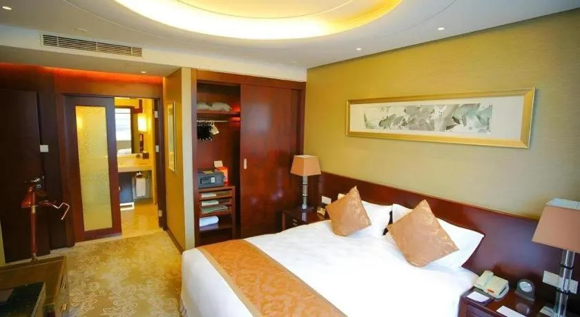 Bed in Xian Grand Soluxe International Hotel