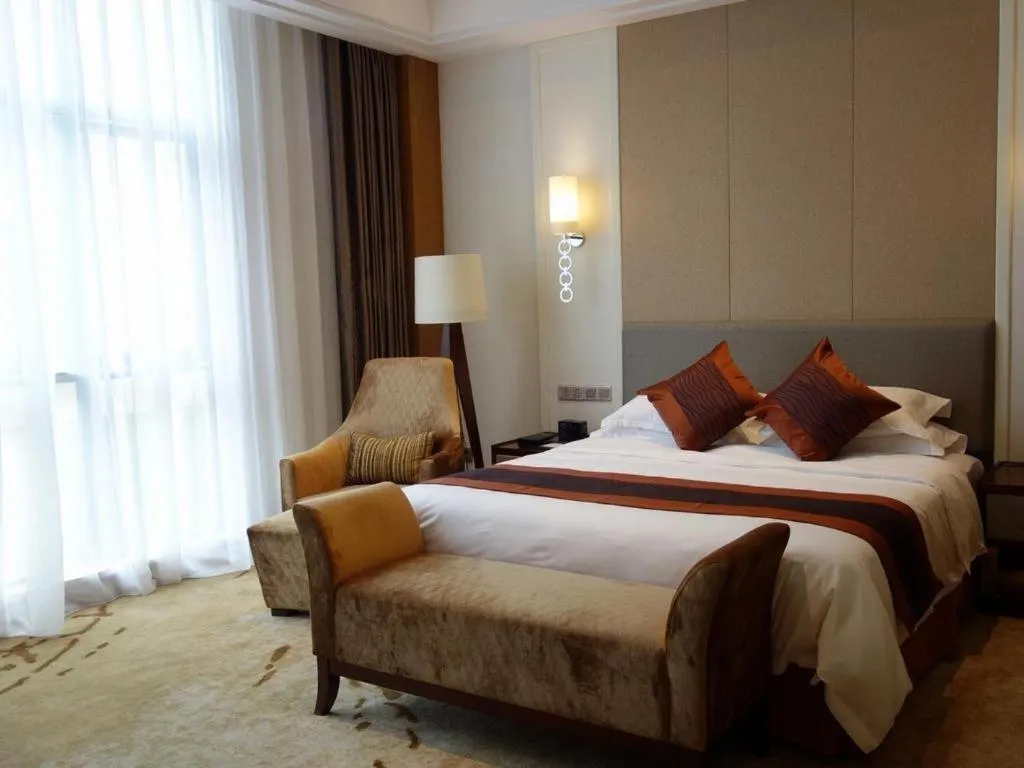Bed in Shanghai Manhattan Hotel Minhang