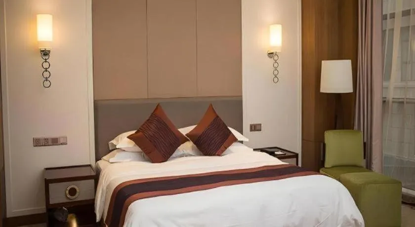 Bed in Shanghai Manhattan Hotel Minhang