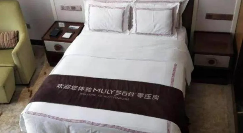 Bed in Shanghai Manhattan Hotel Minhang