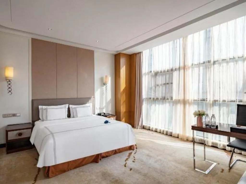 Bed in Shanghai Manhattan Hotel Minhang