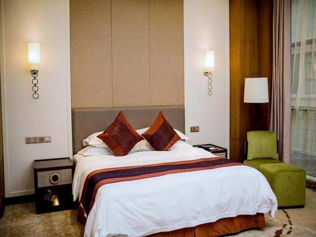 Bed in Shanghai Manhattan Hotel Minhang