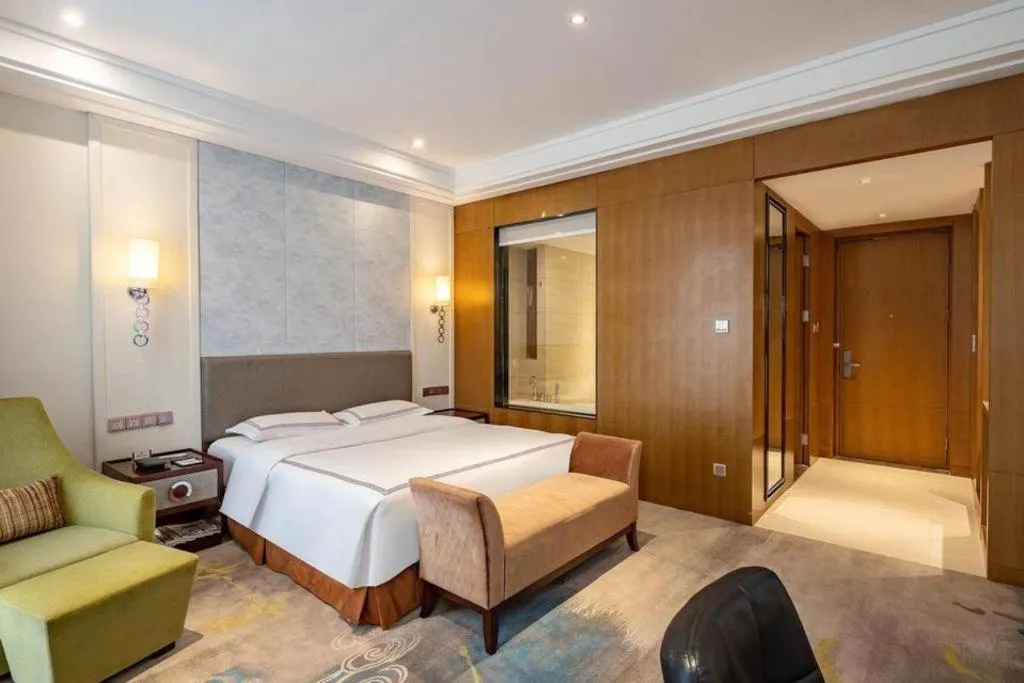 Bed in Shanghai Manhattan Hotel Minhang