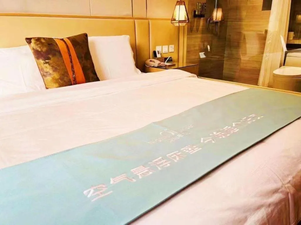 Bed in Shanghai Manhattan Hotel Minhang