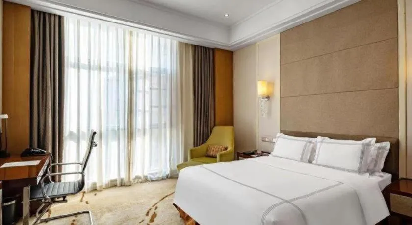 Bed in Shanghai Manhattan Hotel Minhang