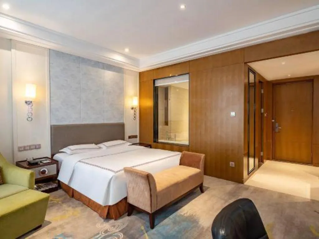 Bed in Shanghai Manhattan Hotel Minhang