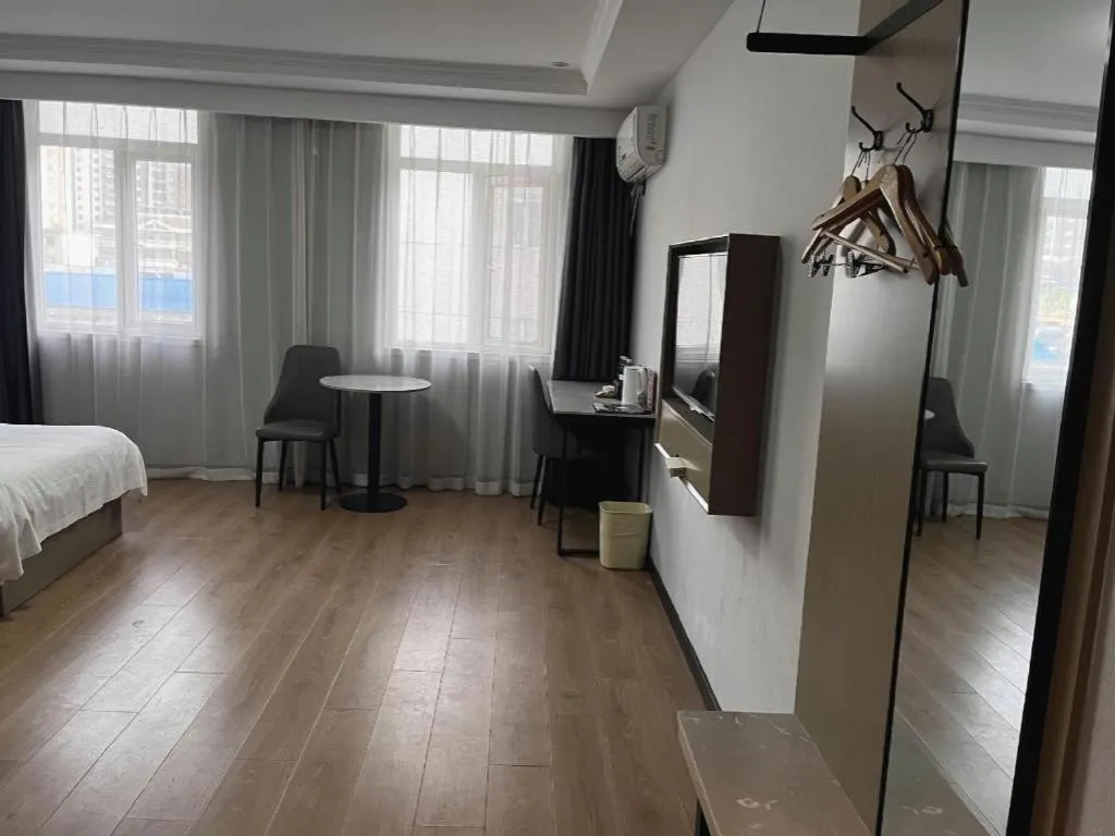 Bed in GreenTree Inn Hefei East Wangjiang Road CTCE Express Hotel