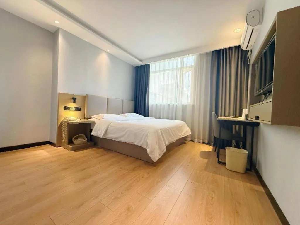 Bed in GreenTree Inn Hefei East Wangjiang Road CTCE Express Hotel
