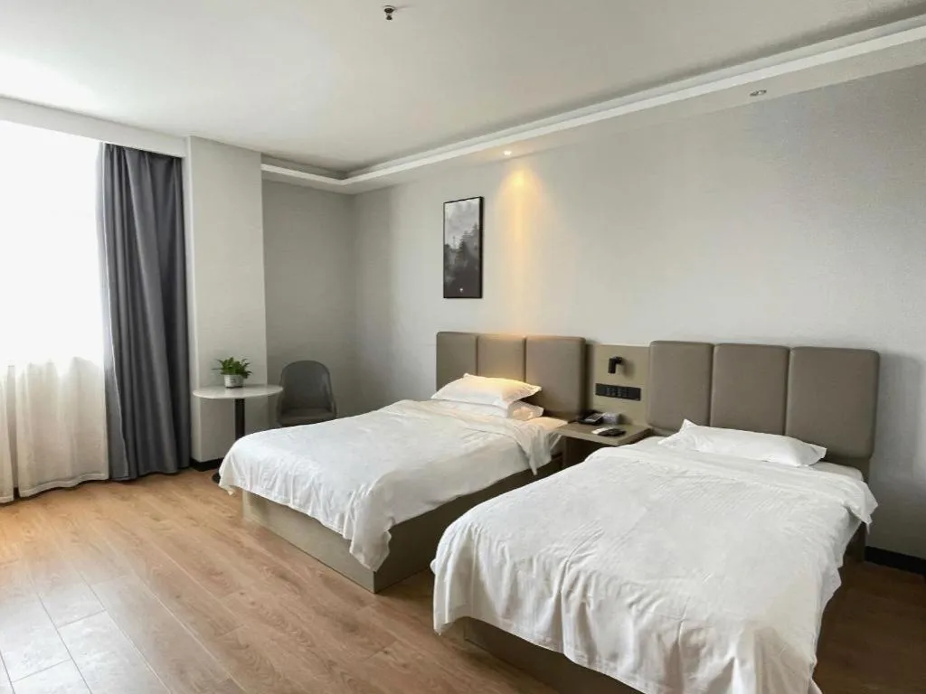 Bed in GreenTree Inn Hefei East Wangjiang Road CTCE Express Hotel