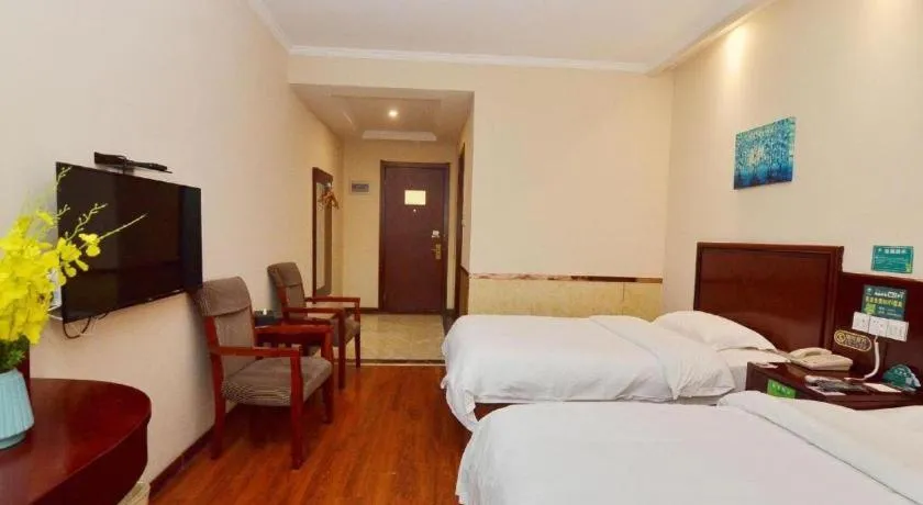 Bed in GreenTree Inn Hefei East Wangjiang Road CTCE Express Hotel