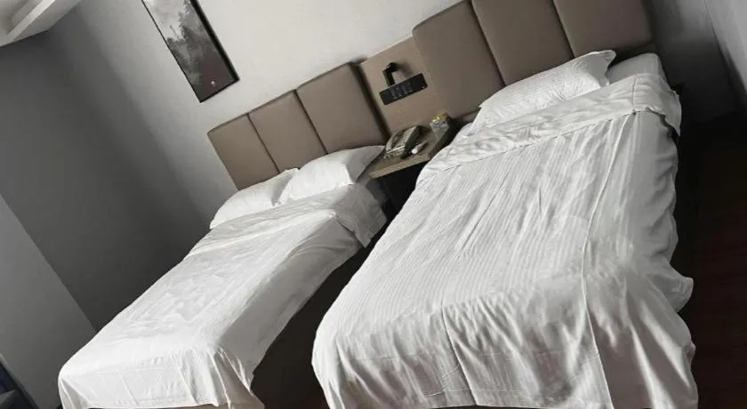 Bed in GreenTree Inn Hefei East Wangjiang Road CTCE Express Hotel