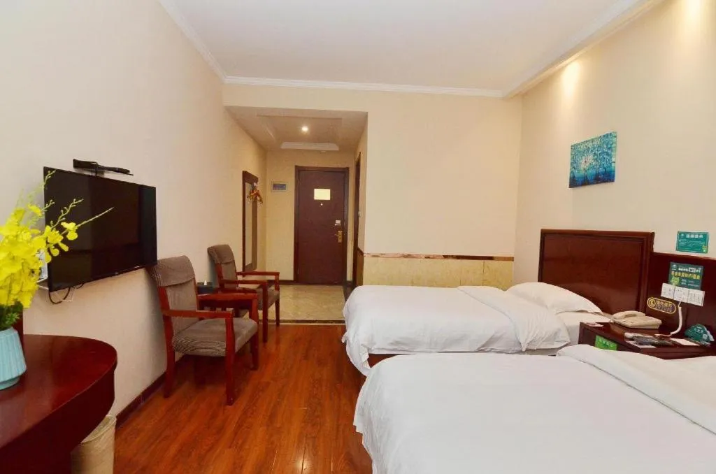 Bed in GreenTree Inn Hefei East Wangjiang Road CTCE Express Hotel