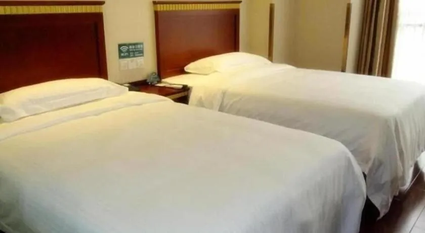 Bed in GreenTree Inn Hefei East Wangjiang Road CTCE Express Hotel