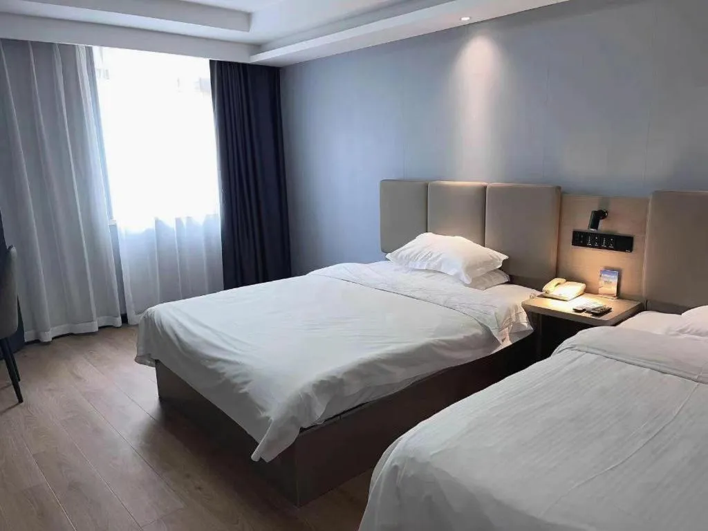Bed in GreenTree Inn Hefei East Wangjiang Road CTCE Express Hotel