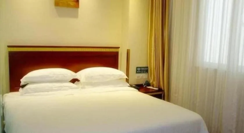 Bed in GreenTree Inn Hefei East Wangjiang Road CTCE Express Hotel
