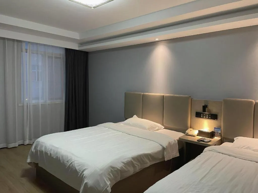 Bed in GreenTree Inn Hefei East Wangjiang Road CTCE Express Hotel