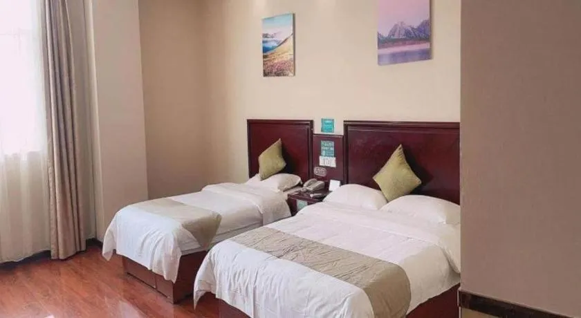 Bed in GreenTree Inn Hefei East Wangjiang Road CTCE Express Hotel