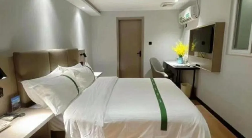 Bed in GreenTree Inn Hefei East Wangjiang Road CTCE Express Hotel