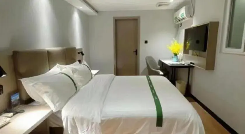 Bed in GreenTree Inn Hefei East Wangjiang Road CTCE Express Hotel Bed in GreenTree Inn Hefei East Wangjiang Road CTCE Express Hotel