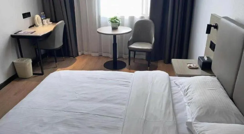 Bed in GreenTree Inn Hefei East Wangjiang Road CTCE Express Hotel