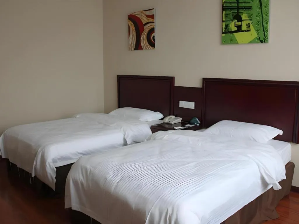 Bed in GreenTree Inn Hefei East Wangjiang Road CTCE Express Hotel