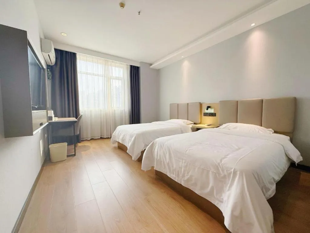 Bed in GreenTree Inn Hefei East Wangjiang Road CTCE Express Hotel