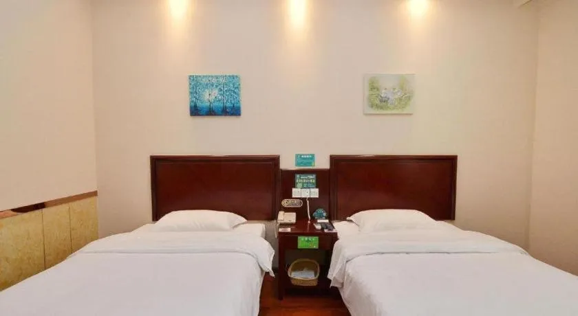 Bed in GreenTree Inn Hefei East Wangjiang Road CTCE Express Hotel