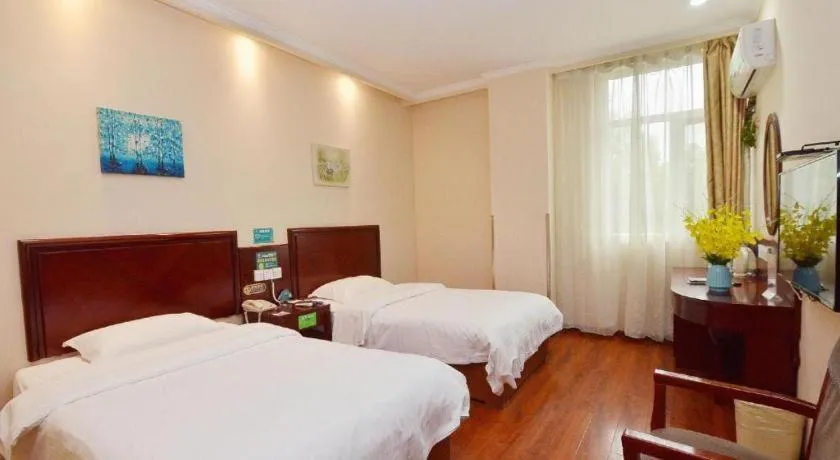Bed in GreenTree Inn Hefei East Wangjiang Road CTCE Express Hotel