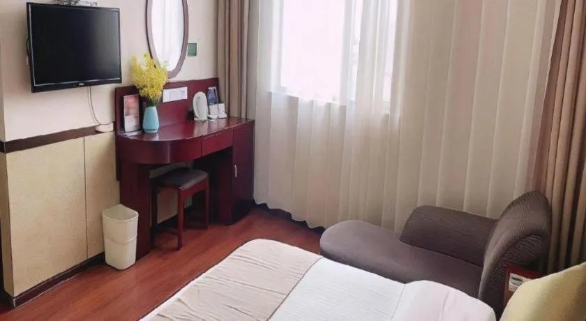 Bed in GreenTree Inn Hefei East Wangjiang Road CTCE Express Hotel
