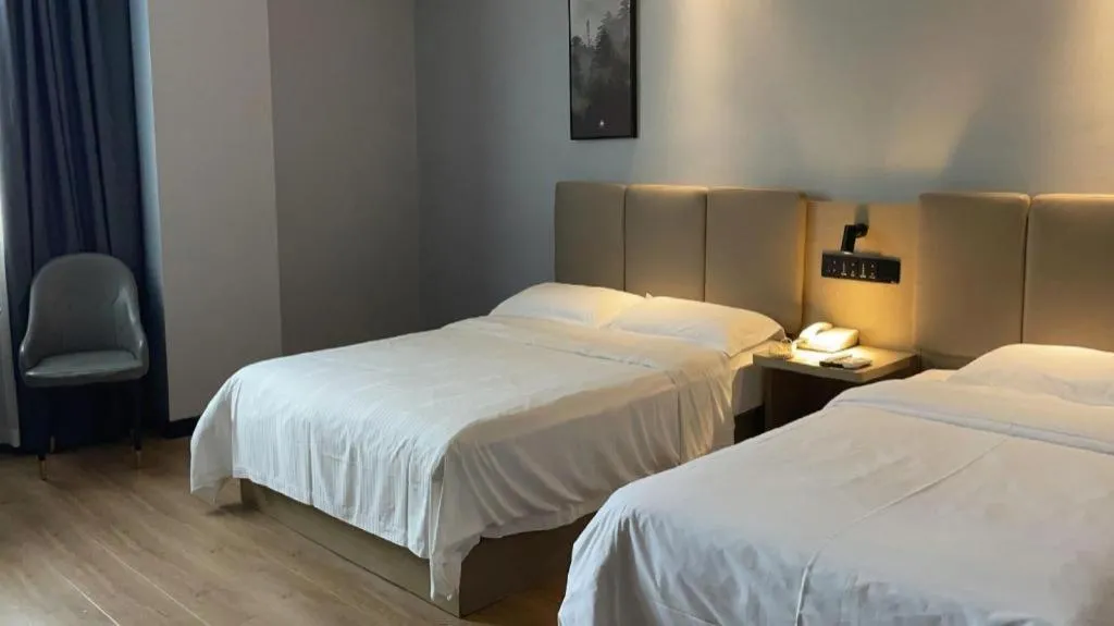 Bed in GreenTree Inn Hefei East Wangjiang Road CTCE Express Hotel
