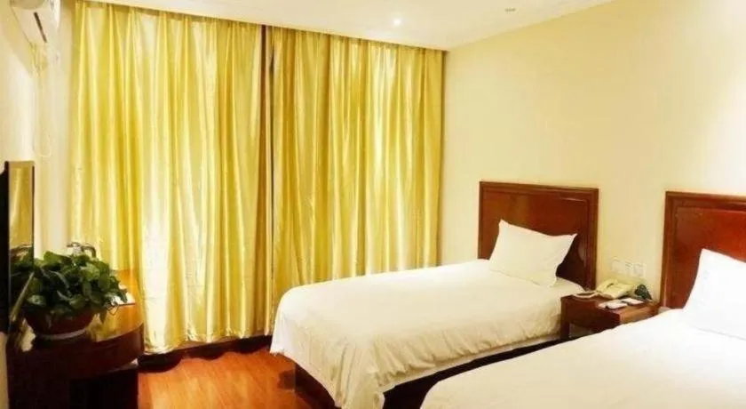 Bed in GreenTree Inn Hefei East Wangjiang Road CTCE Express Hotel