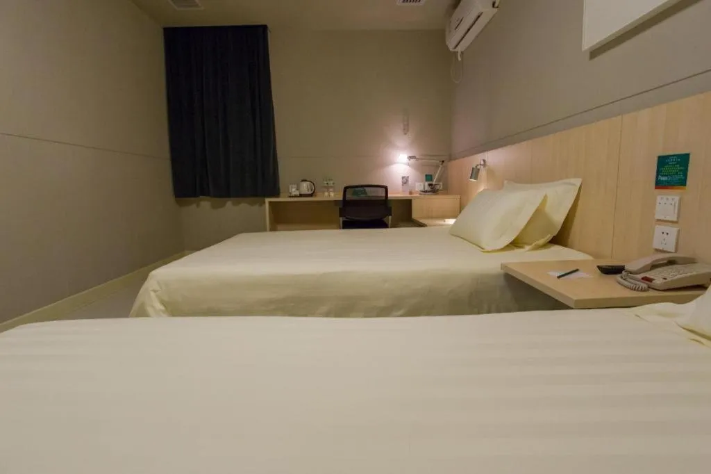 Bed in Jinjiang Inn Wuhan Linjiaohu Wanda Branch