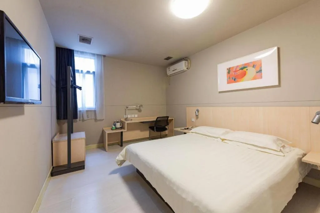 Bed in Jinjiang Inn Wuhan Linjiaohu Wanda Branch