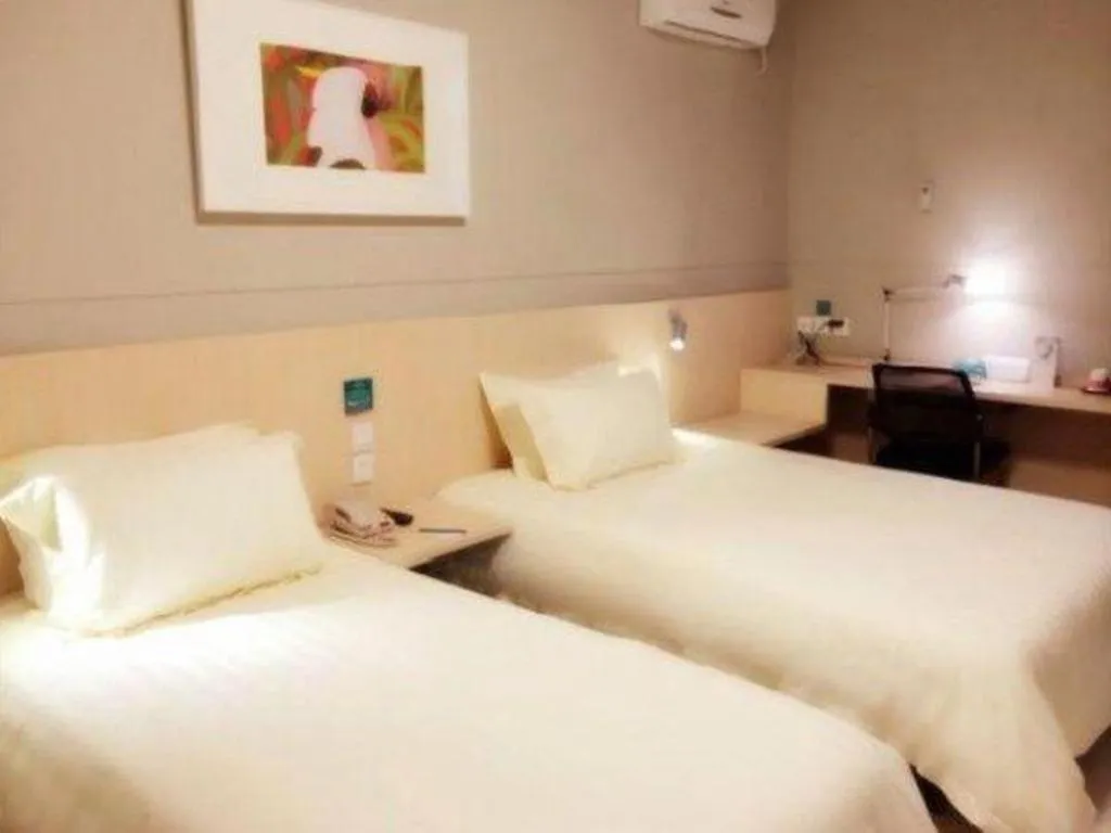 Bed in Jinjiang Inn Wuhan Linjiaohu Wanda Branch