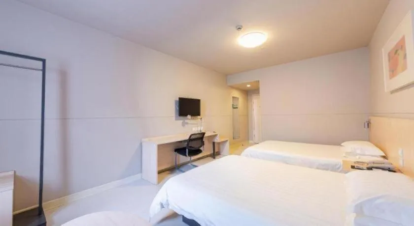 Bed in Jinjiang Inn Wuhan Linjiaohu Wanda Branch