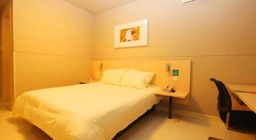 Bed in Jinjiang Inn Wuhan Linjiaohu Wanda Branch
