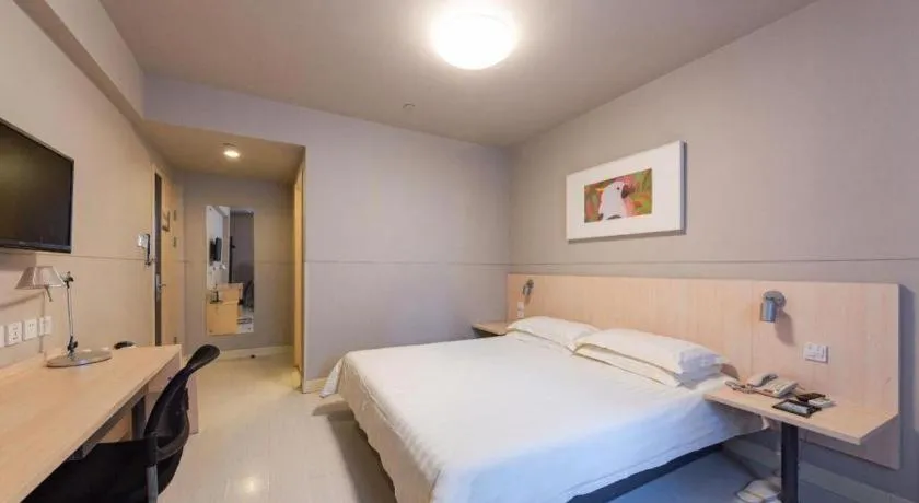 Bed in Jinjiang Inn Wuhan Linjiaohu Wanda Branch