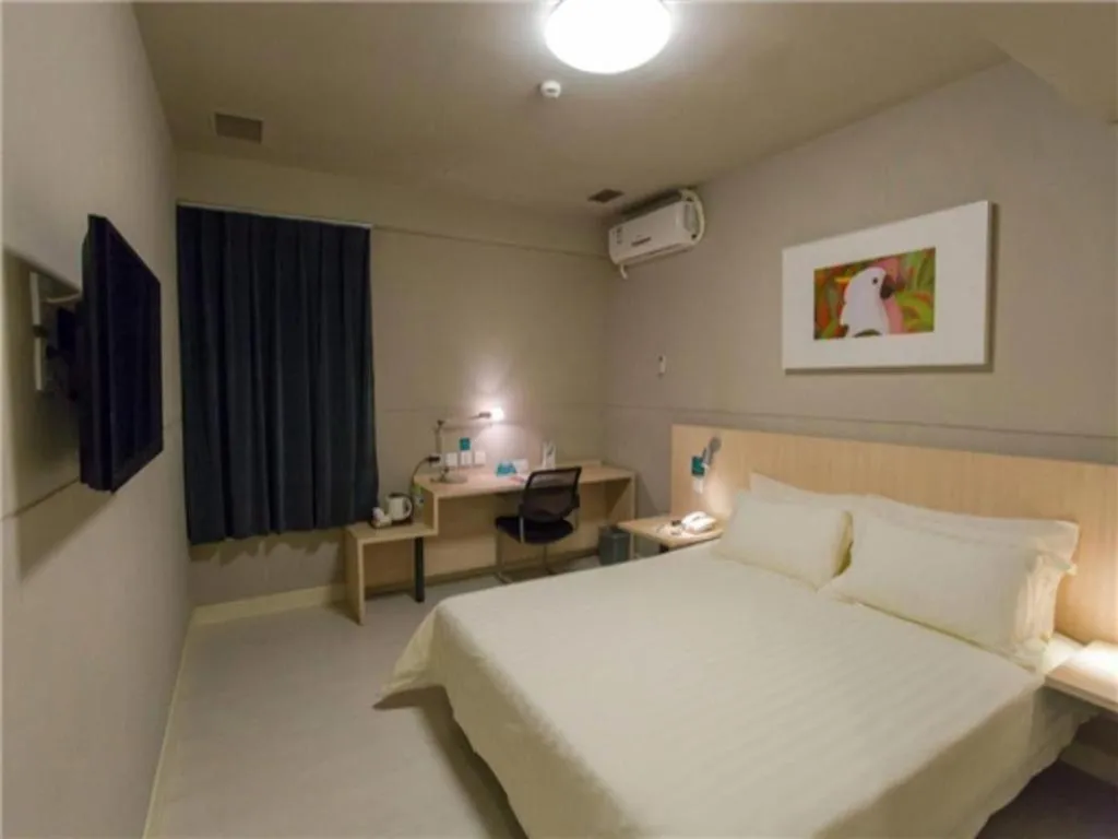 Bed in Jinjiang Inn Wuhan Linjiaohu Wanda Branch