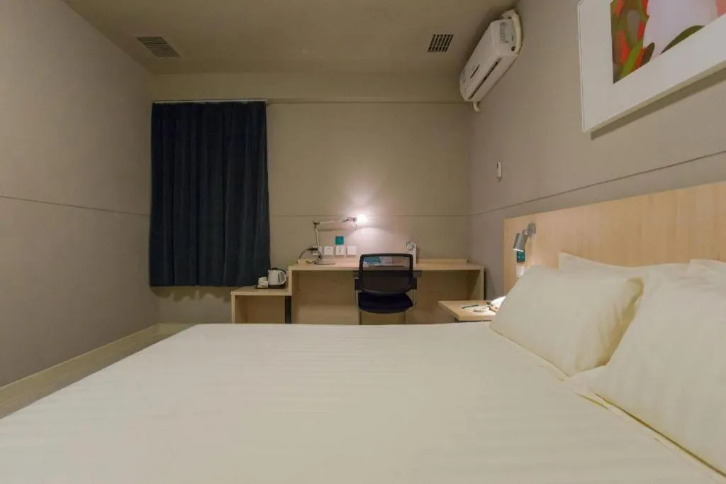 Bed in Jinjiang Inn Wuhan Linjiaohu Wanda Branch
