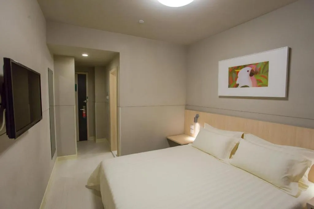 Bed in Jinjiang Inn Wuhan Linjiaohu Wanda Branch