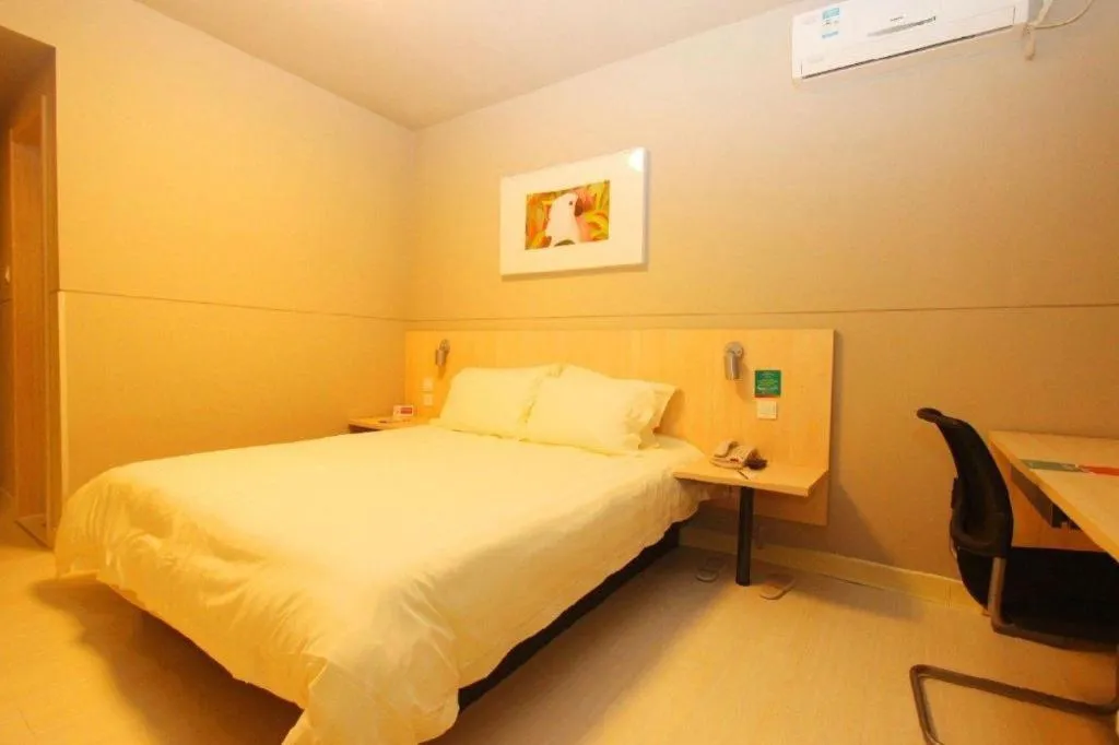 Bed in Jinjiang Inn Wuhan Linjiaohu Wanda Branch