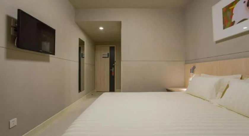 Bed in Jinjiang Inn Wuhan Linjiaohu Wanda Branch