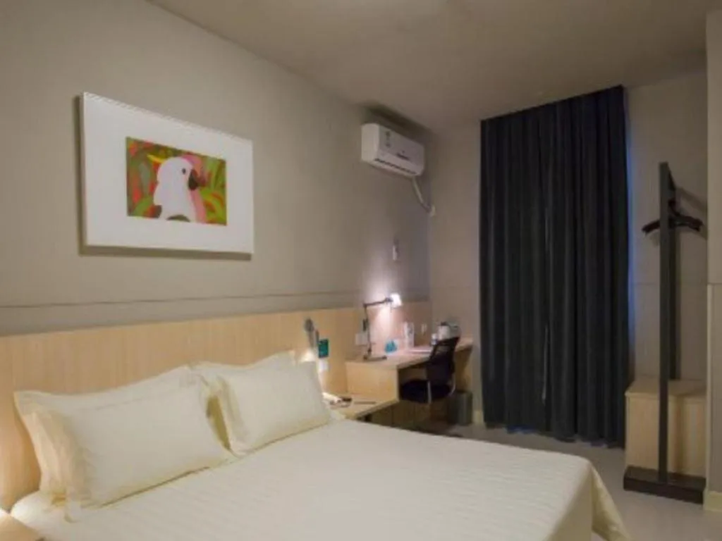 Bed in Jinjiang Inn Wuhan Linjiaohu Wanda Branch
