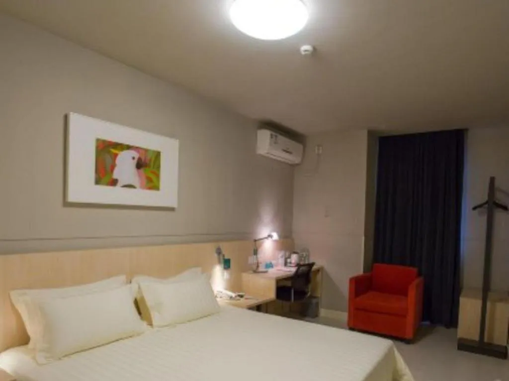 Bed in Jinjiang Inn Wuhan Linjiaohu Wanda Branch